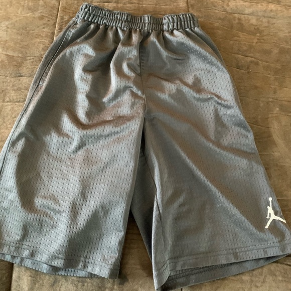 Boys Jordan shorts - Picture 1 of 3